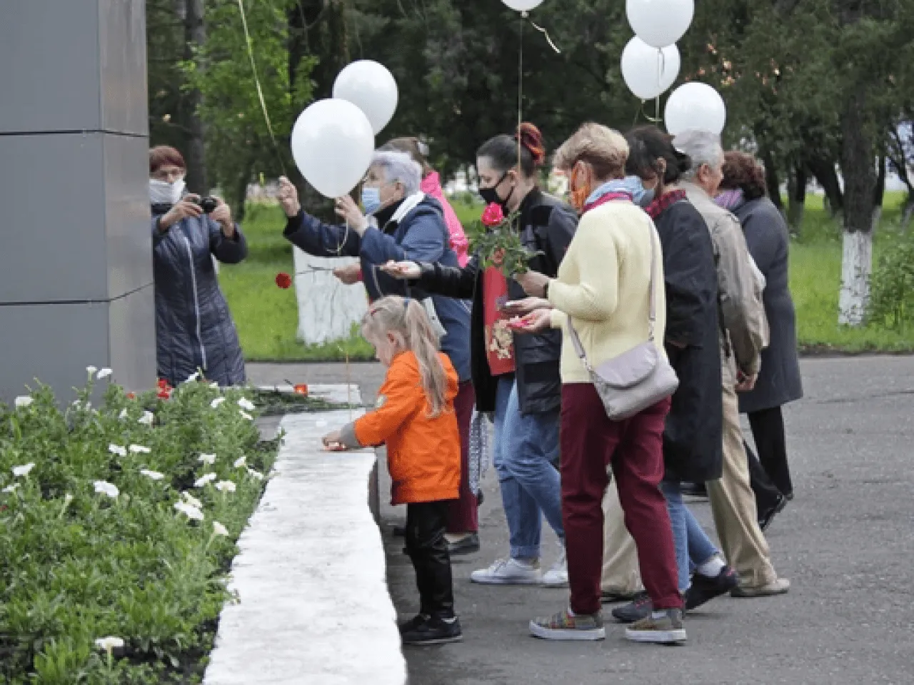 668076_d970382a7556447198ac7c82a4004d62_mv2