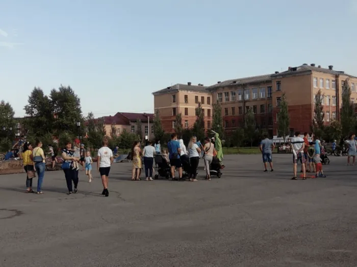 668076_5cc00a43e42a447eb641f3774fb6d425_mv2