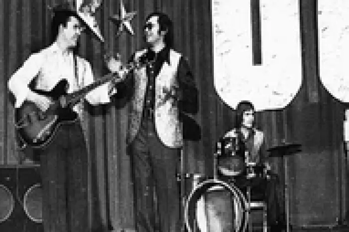 668076_6e7915ecad994663b008f9317ed4216d_mv2_d_2560_1707_s_2