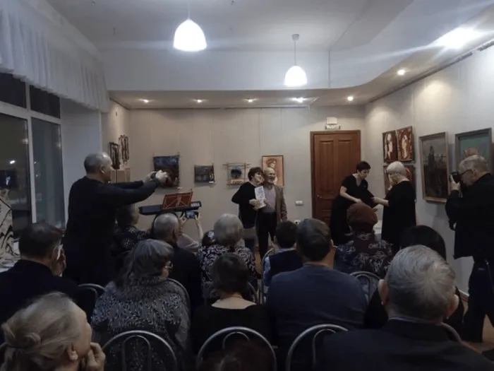 668076_12bde9f515f646759d9d021aaa5824e8_mv2