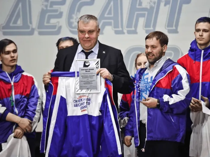 668076_d2b9f2f0d1334d41b9ff134435d0c976_mv2