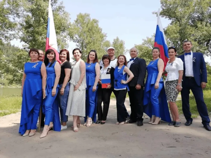 668076_be2738c158e54891bd789f8a2892cf54_mv2