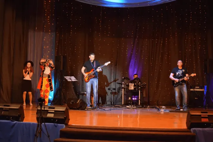 668076_9d534f83492e4a939078595a483f6413_mv2_d_2560_1707_s_2