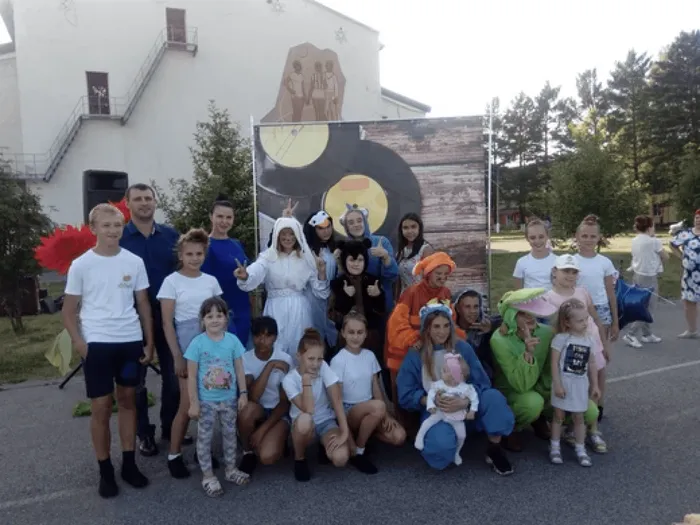 668076_4c2184723c984dcfa33095281fc57c99_mv2