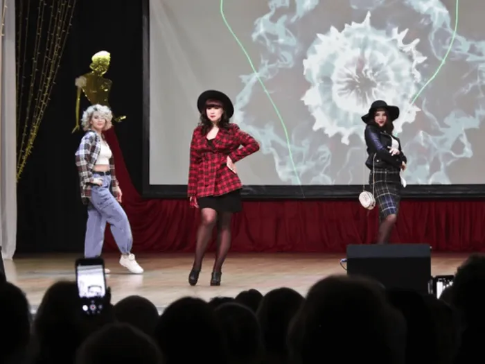 668076_835ebf99e6dc4550821b0ca757191f2e_mv2