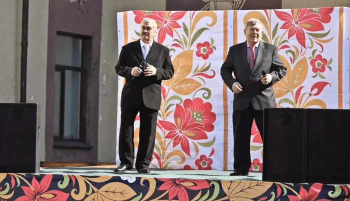 668076_f941bb1b51984bb6ae469bfb2337a919_mv2_d_2560_1470_s_2