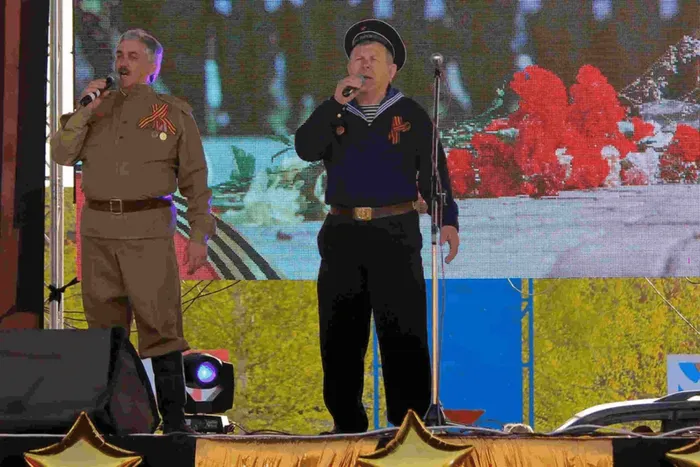 668076_e0f0a2d784cd4207b8a6544a02920edd_mv2_d_2560_1707_s_2