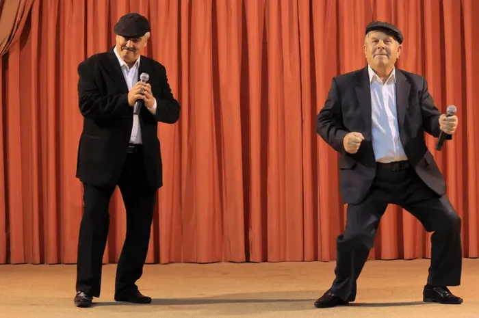 668076_9404a6c94f254130af23640879df22ca_mv2_d_2560_1699_s_2