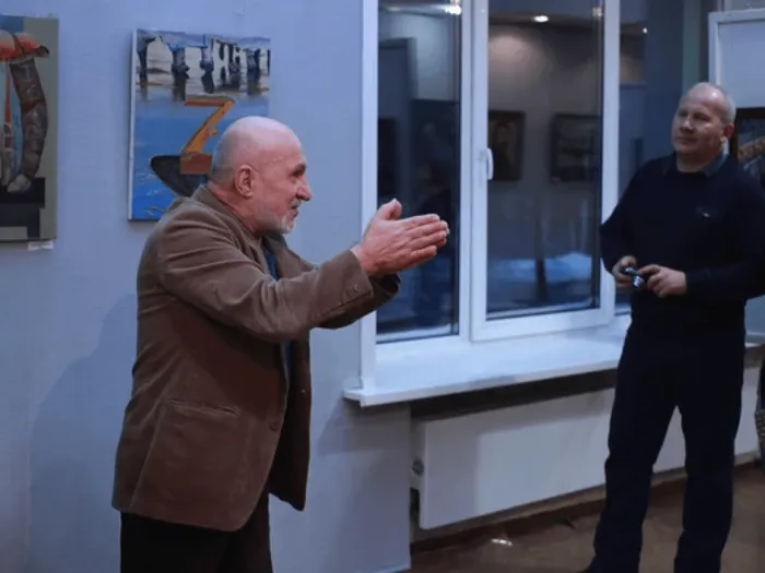 668076_0663b436c9fb4caea83a7446b941f4e5_mv2